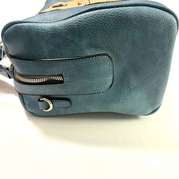 Winking Bear Crossbody and Wristlet Wallet 3 Piece Bundle - New - Picture 6 of 16